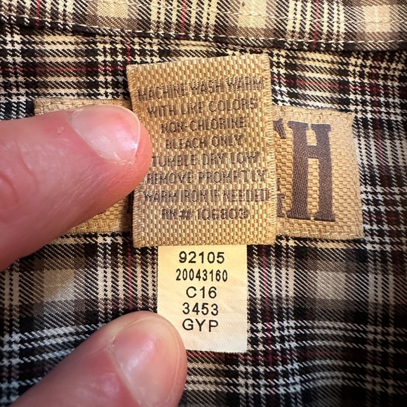 Duluth Trading Co. Men’s XL Button Down Black, White Red Plaid Mint Condition - Picture 4 of 8